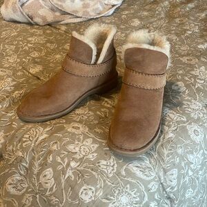 Ugg size 7 - EUC - worn 3 times